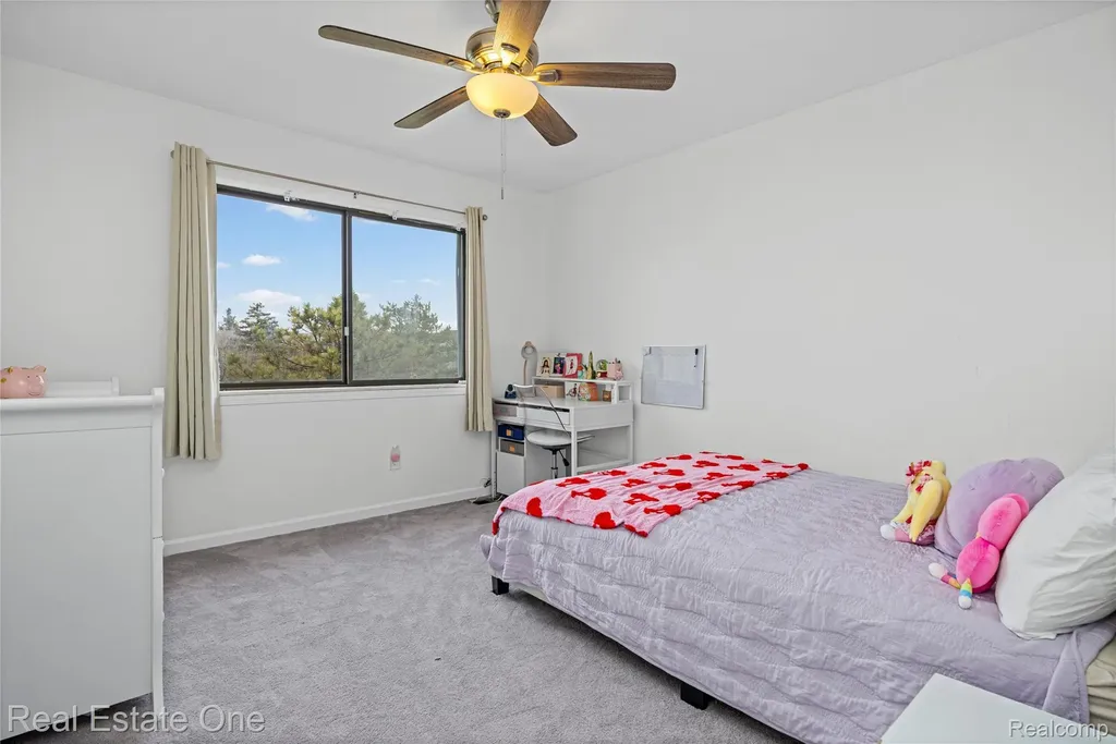 5273 Wright Way E West Bloomfield Charter Township MI 48322