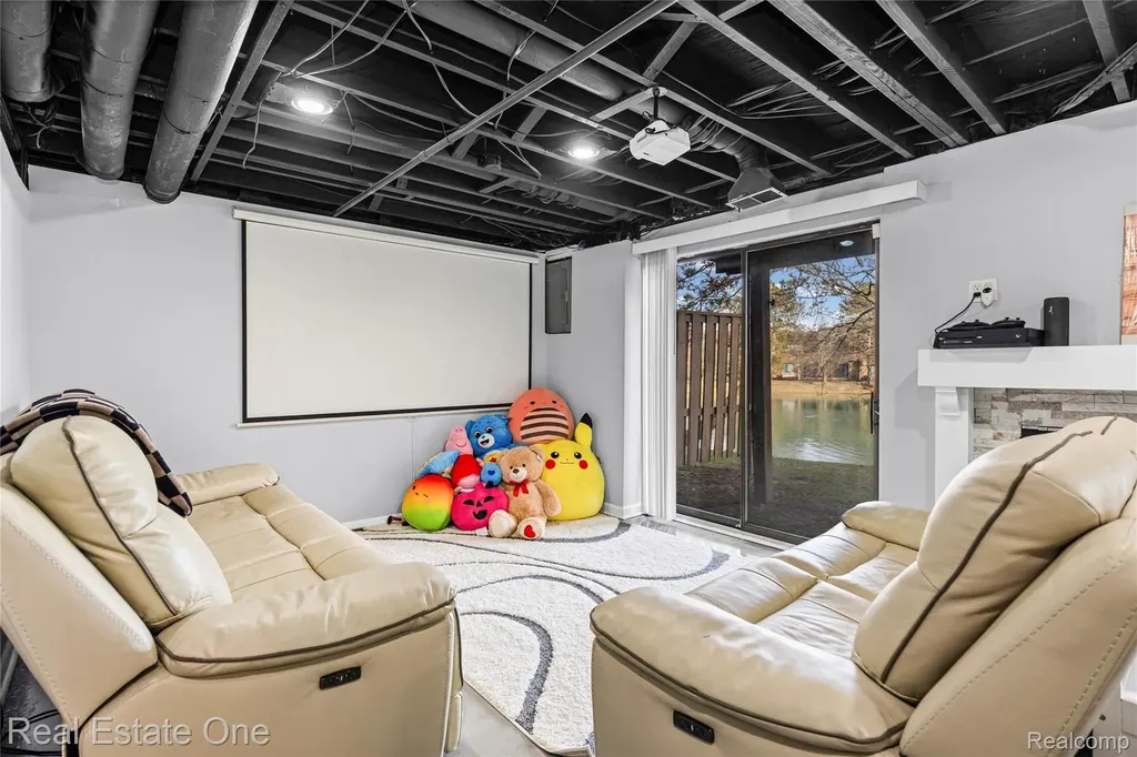 5273 Wright Way E West Bloomfield Charter Township MI 48322