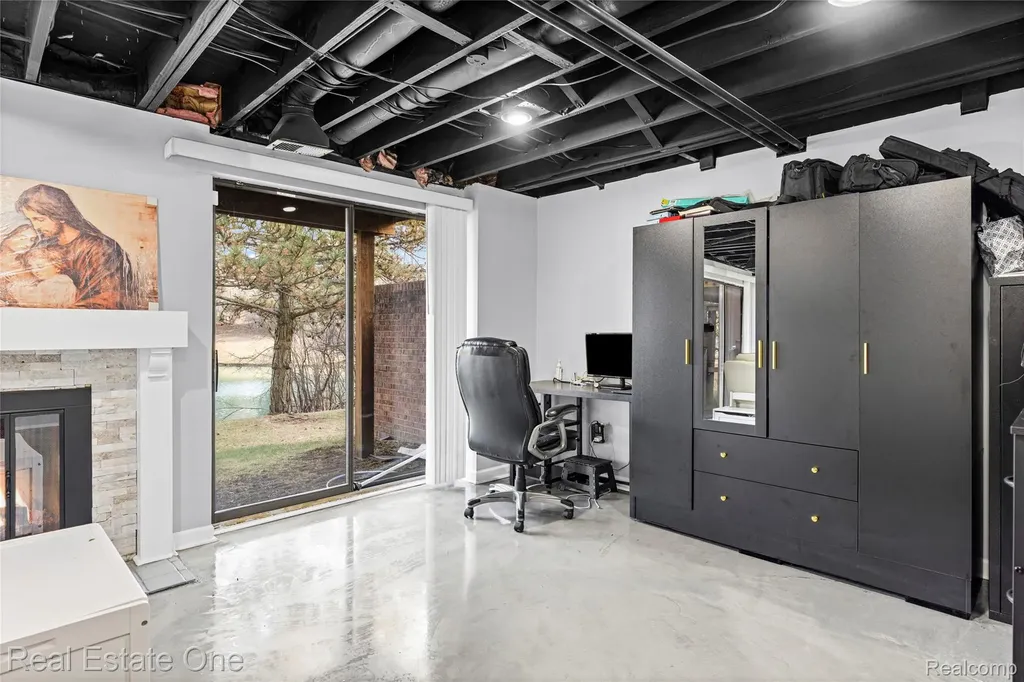 5273 Wright Way E West Bloomfield Charter Township MI 48322