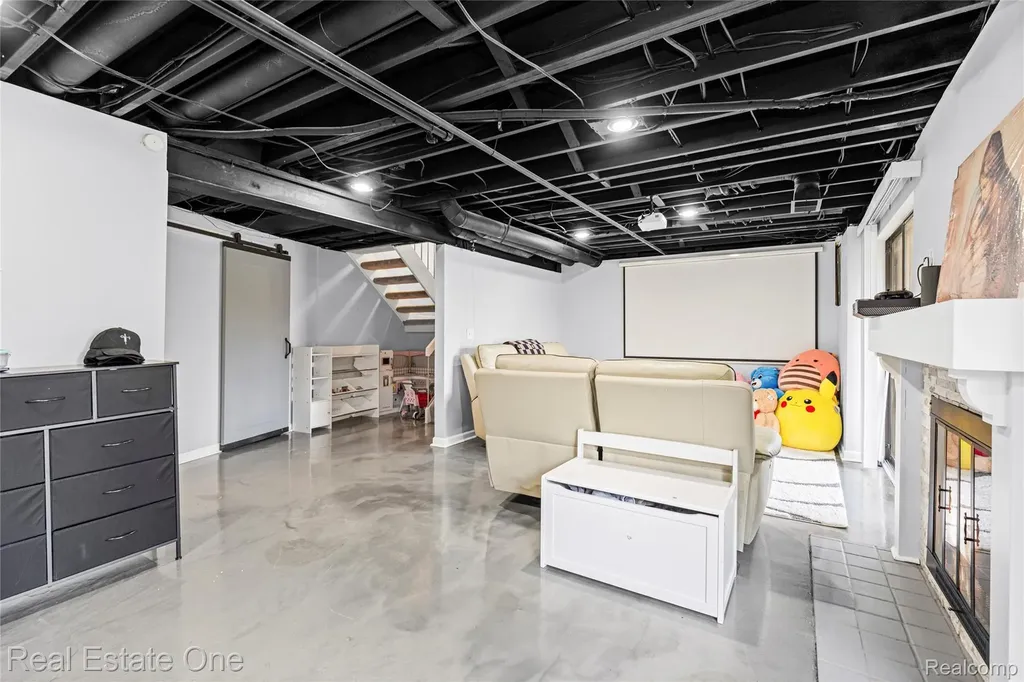 5273 Wright Way E West Bloomfield Charter Township MI 48322