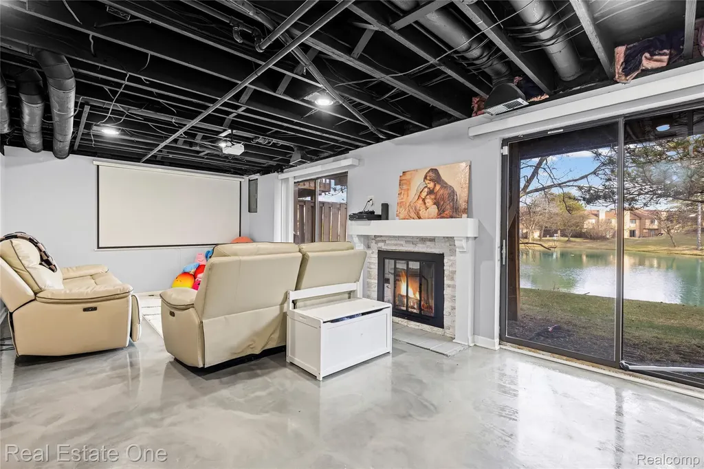 5273 Wright Way E West Bloomfield Charter Township MI 48322