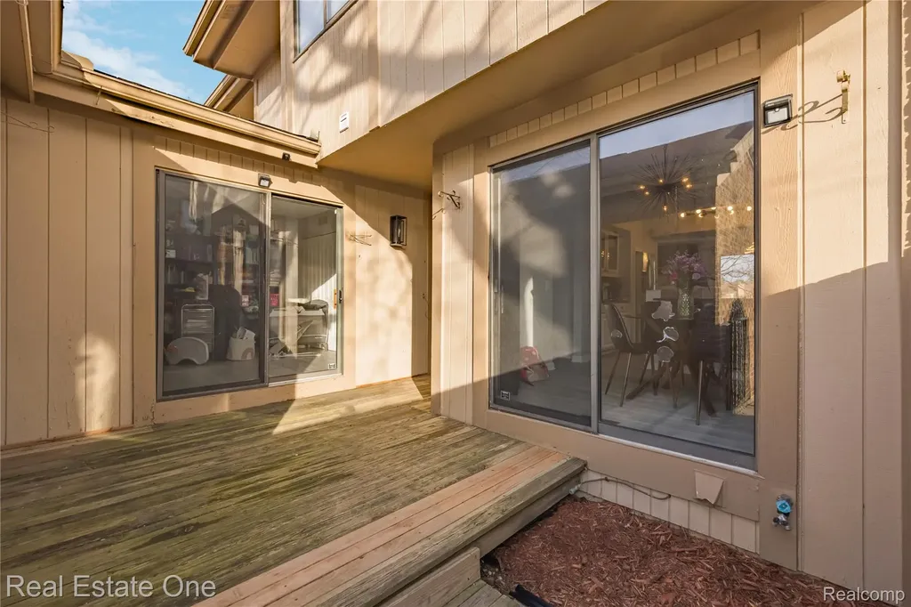5273 Wright Way E West Bloomfield Charter Township MI 48322