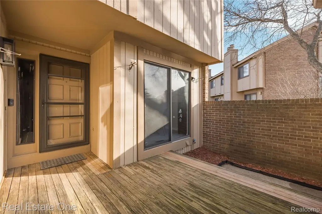 5273 Wright Way E West Bloomfield Charter Township MI 48322