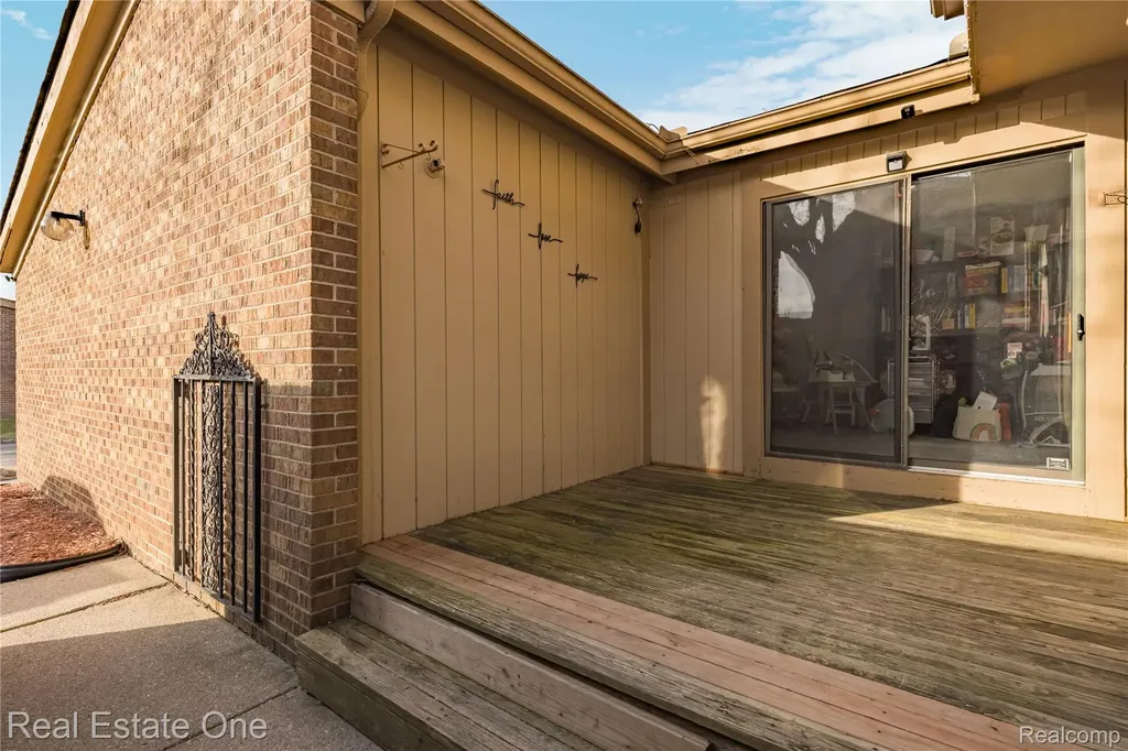 5273 Wright Way E West Bloomfield Charter Township MI 48322