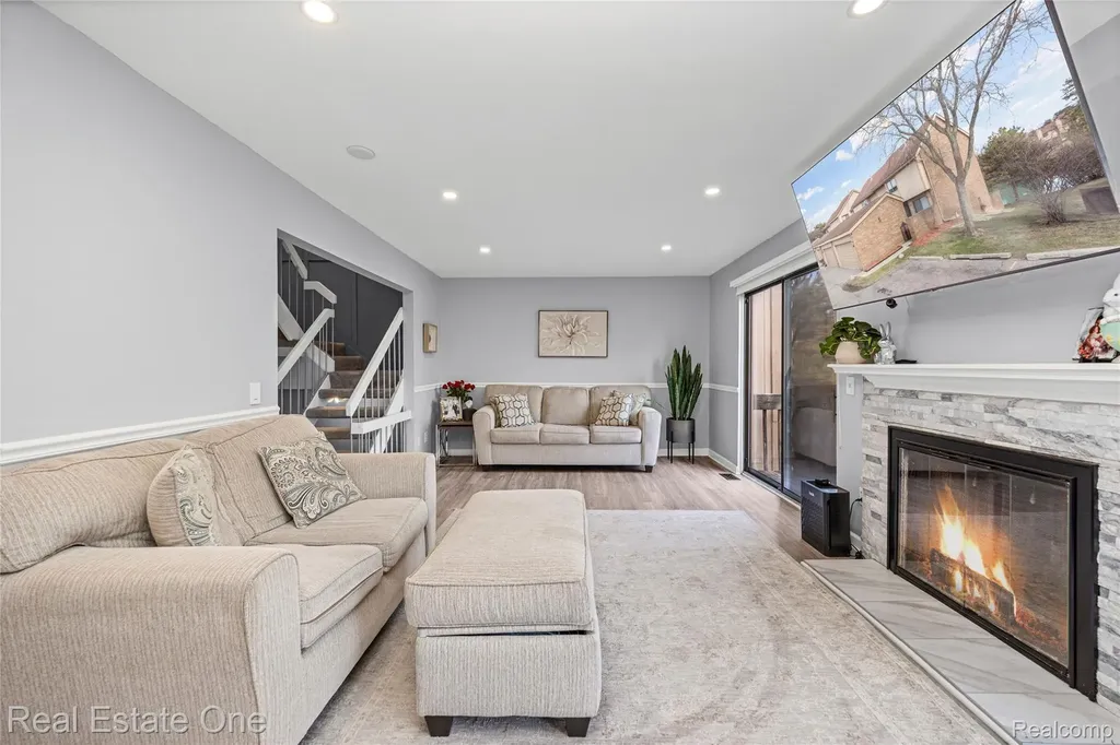 5273 Wright Way E West Bloomfield Charter Township MI 48322