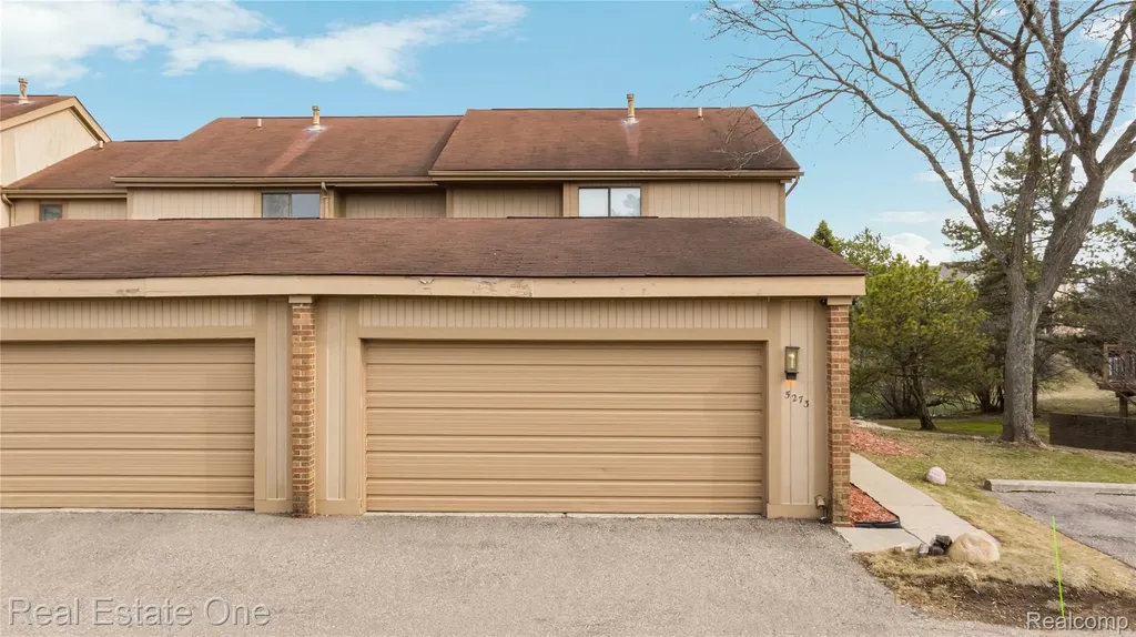 5273 Wright Way E West Bloomfield Charter Township MI 48322