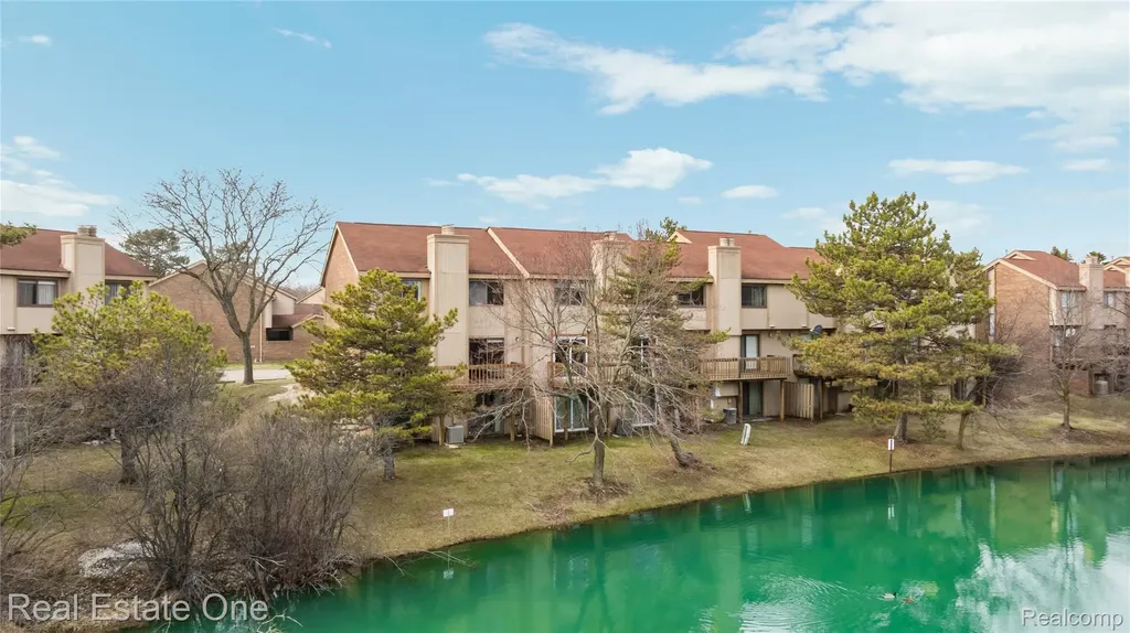 5273 Wright Way E West Bloomfield Charter Township MI 48322