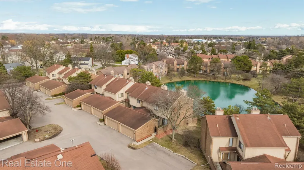 5273 Wright Way E West Bloomfield Charter Township MI 48322
