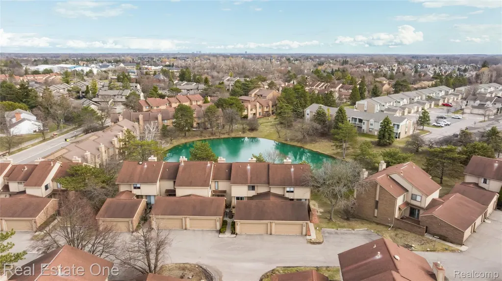 5273 Wright Way E West Bloomfield Charter Township MI 48322
