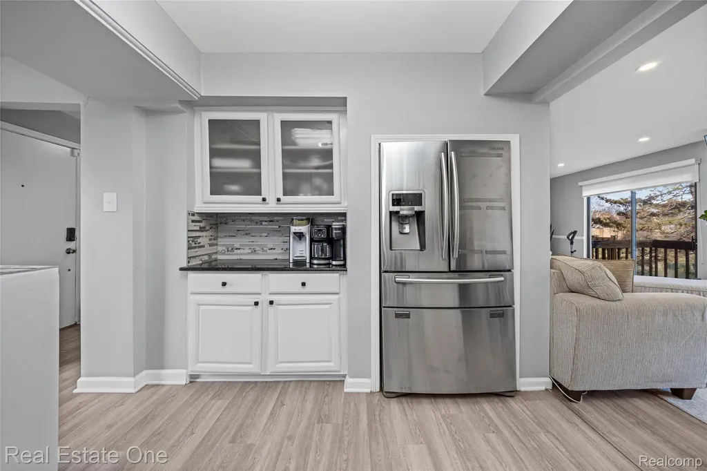 5273 Wright Way E West Bloomfield Charter Township MI 48322