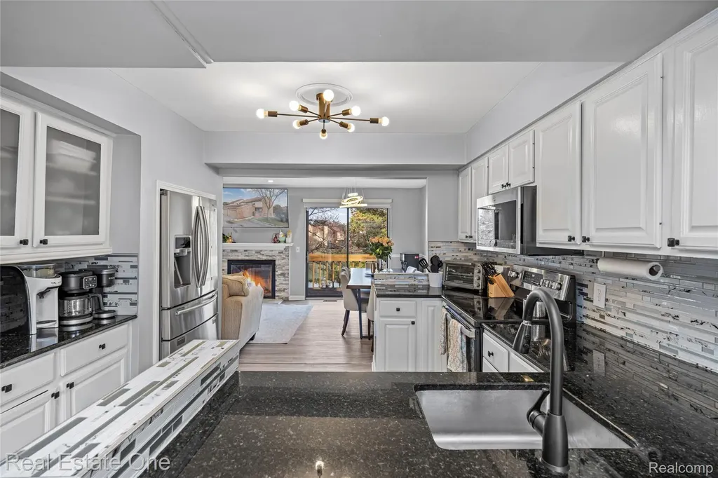 5273 Wright Way E West Bloomfield Charter Township MI 48322