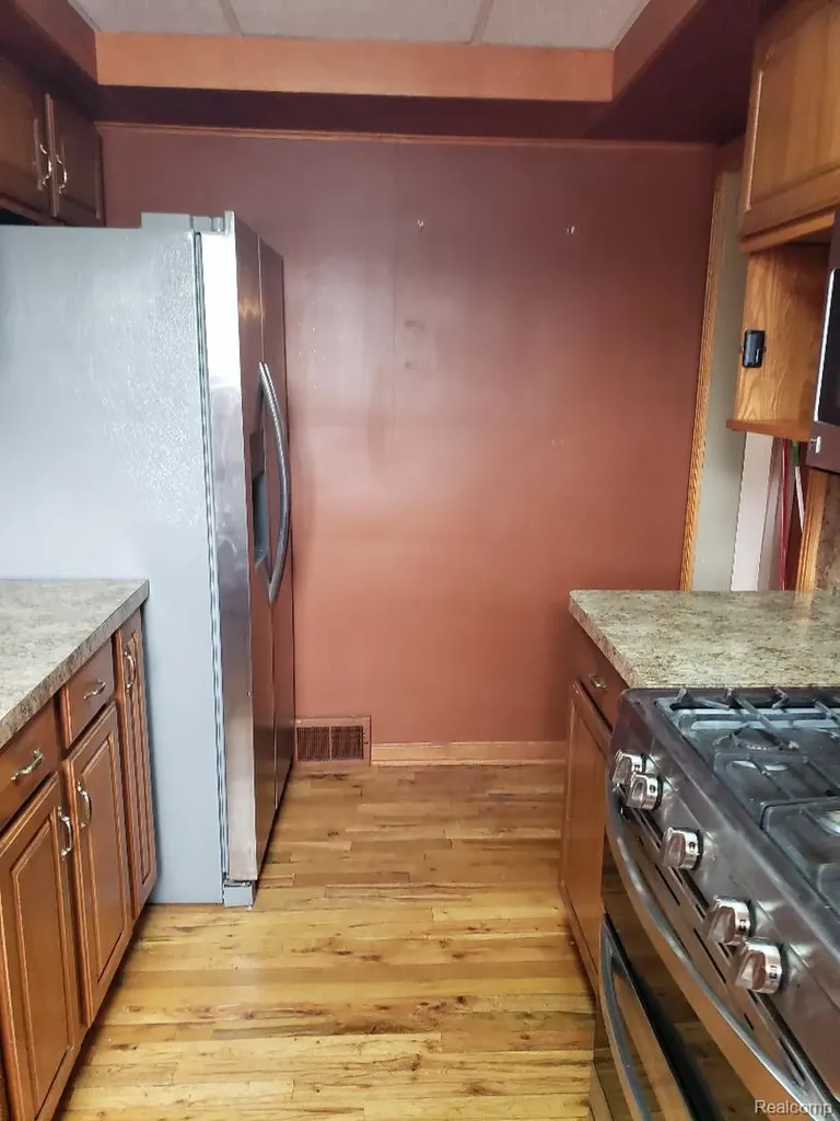 15528 Regina Avenue Allen Park City MI 48101