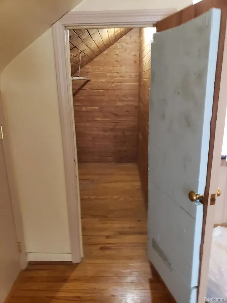 15528 Regina Avenue Allen Park City MI 48101