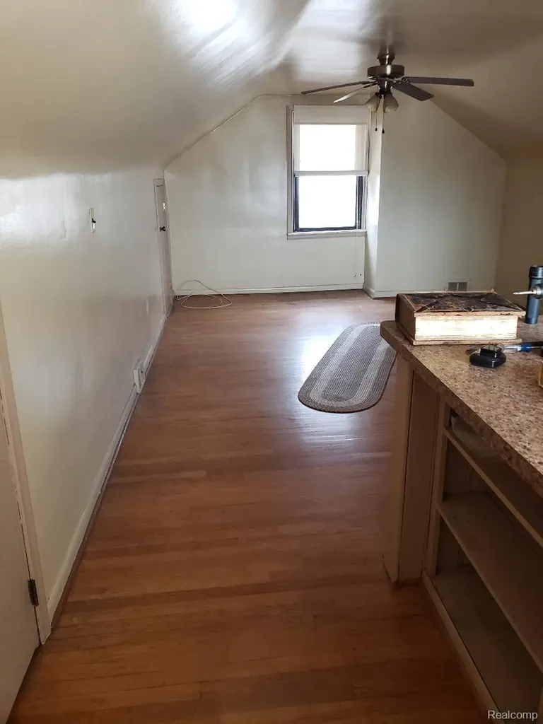 15528 Regina Avenue Allen Park City MI 48101