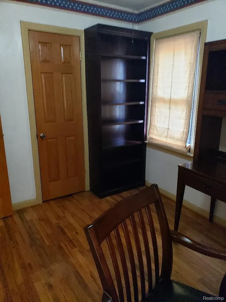 15528 Regina Avenue Allen Park City MI 48101