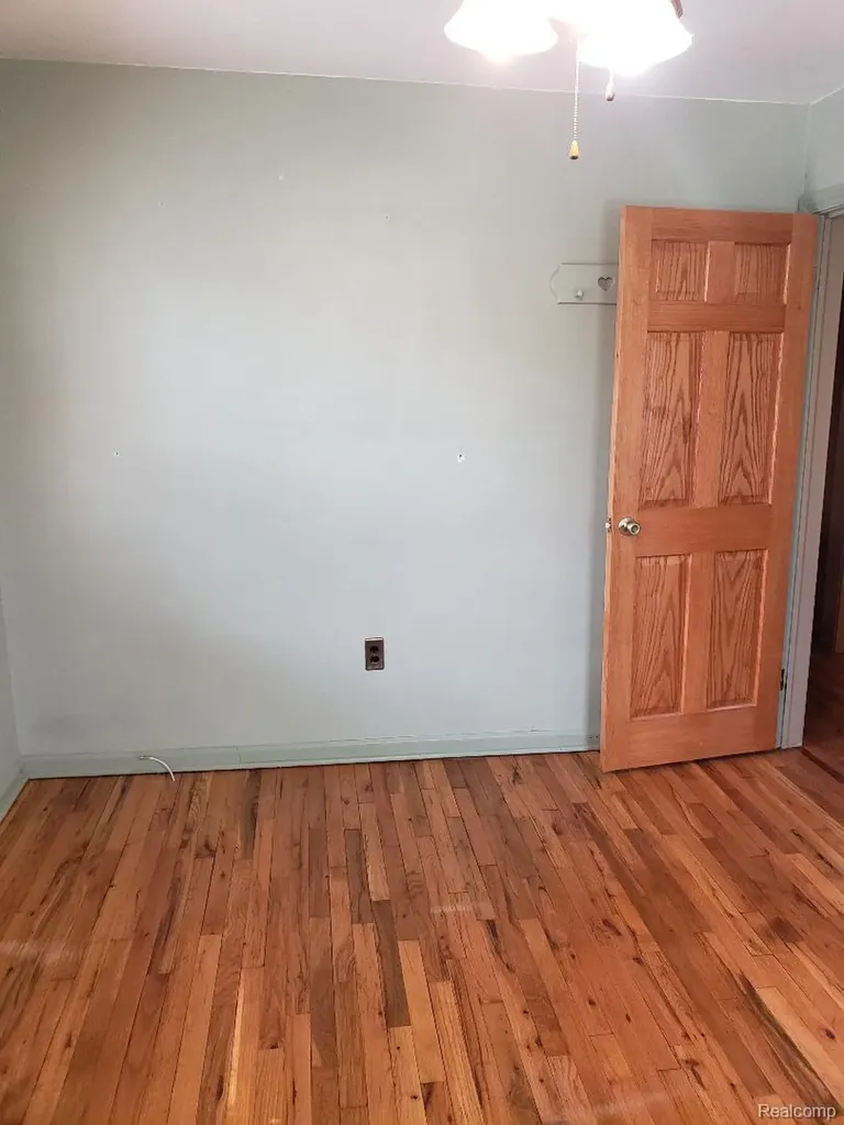15528 Regina Avenue Allen Park City MI 48101