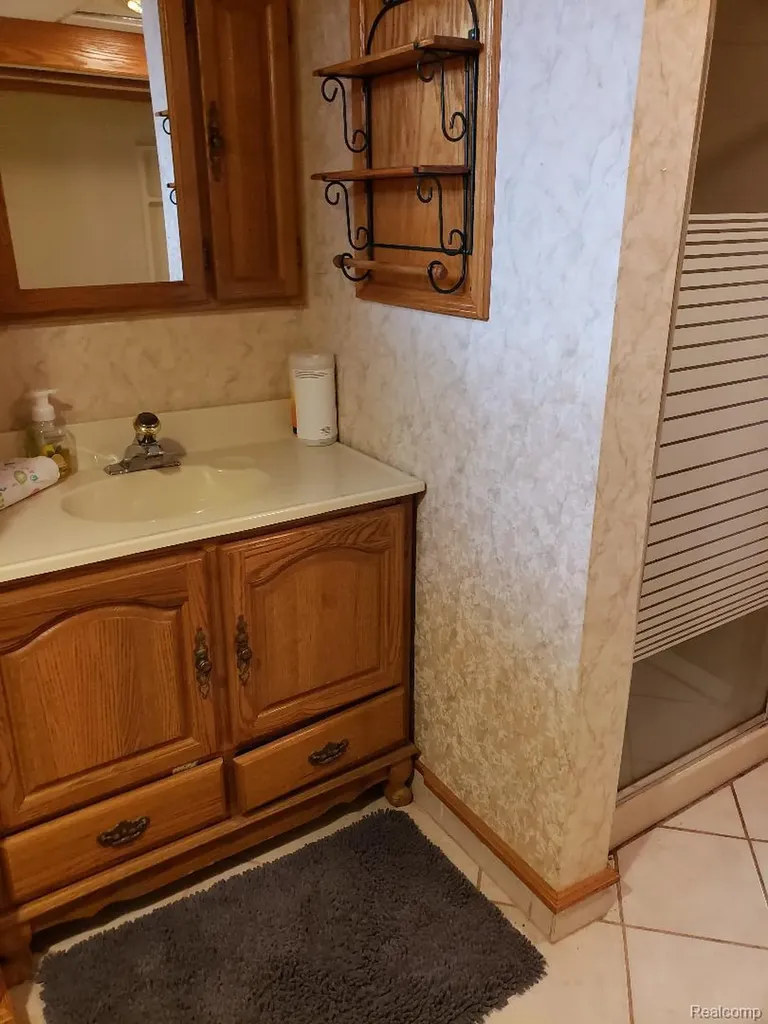15528 Regina Avenue Allen Park City MI 48101
