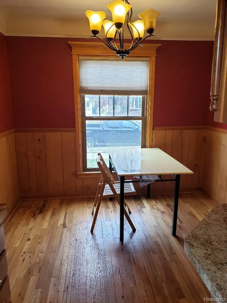 15528 Regina Avenue Allen Park City MI 48101