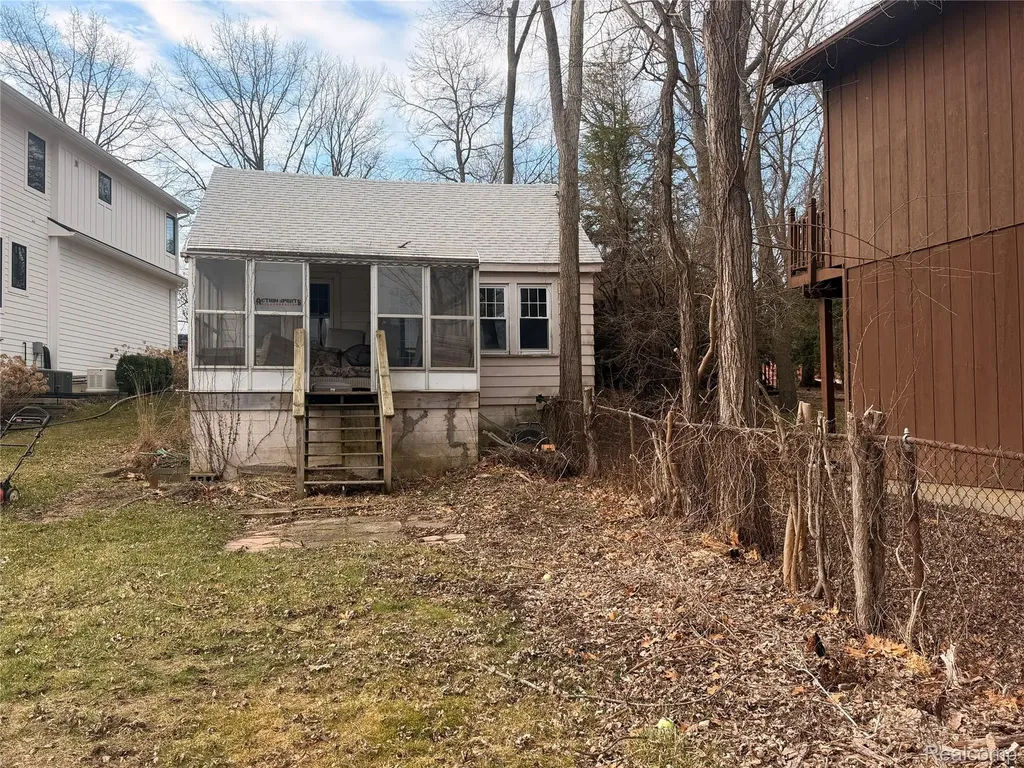 6912 Colony Drive West Bloomfield Charter Township MI 48323