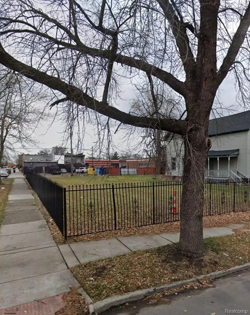 1706 Vinewood Street Detroit City MI 48216