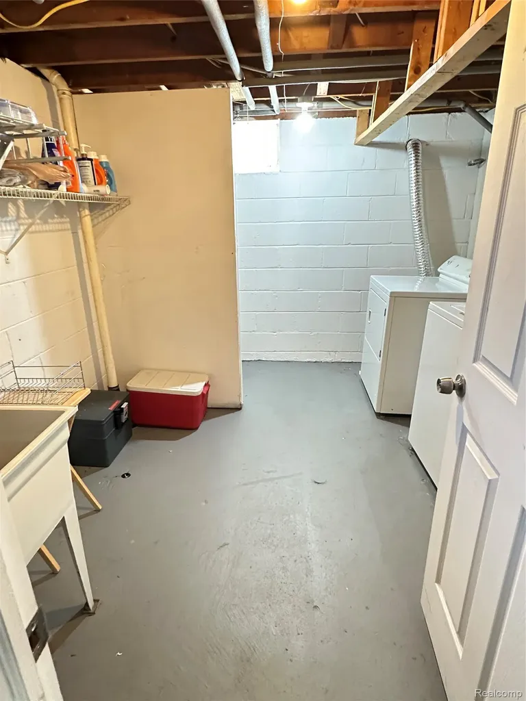 8842 Marion Redford Charter Township MI 48239