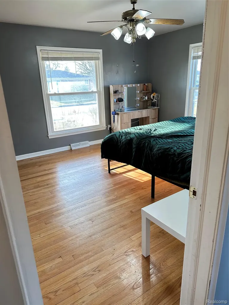 8842 Marion Redford Charter Township MI 48239