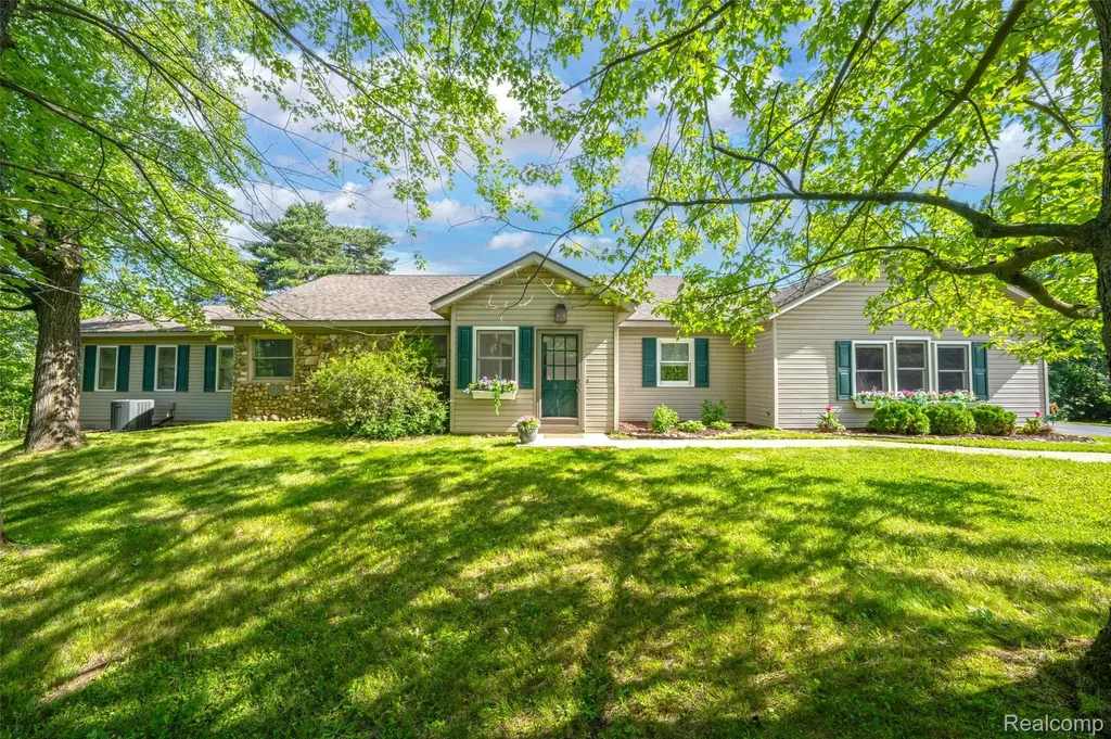 5370 Whipple Lake Road Independence Charter Township MI 48348