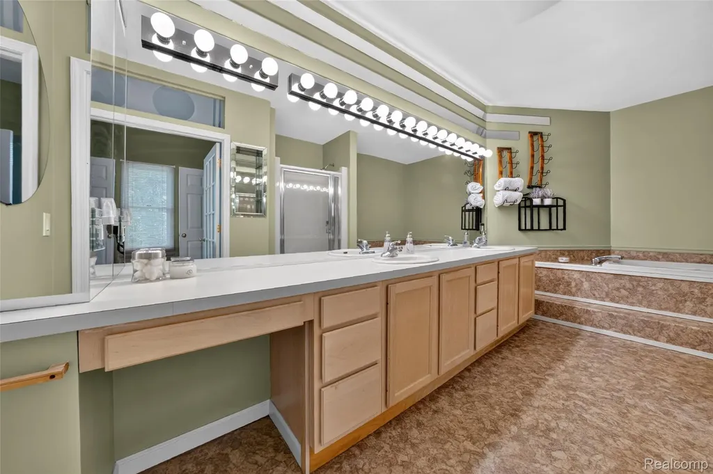 5370 Whipple Lake Road Independence Charter Township MI 48348