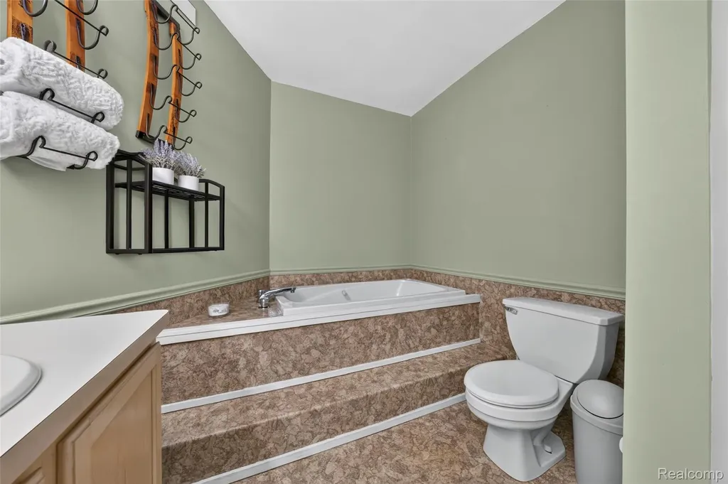 5370 Whipple Lake Road Independence Charter Township MI 48348