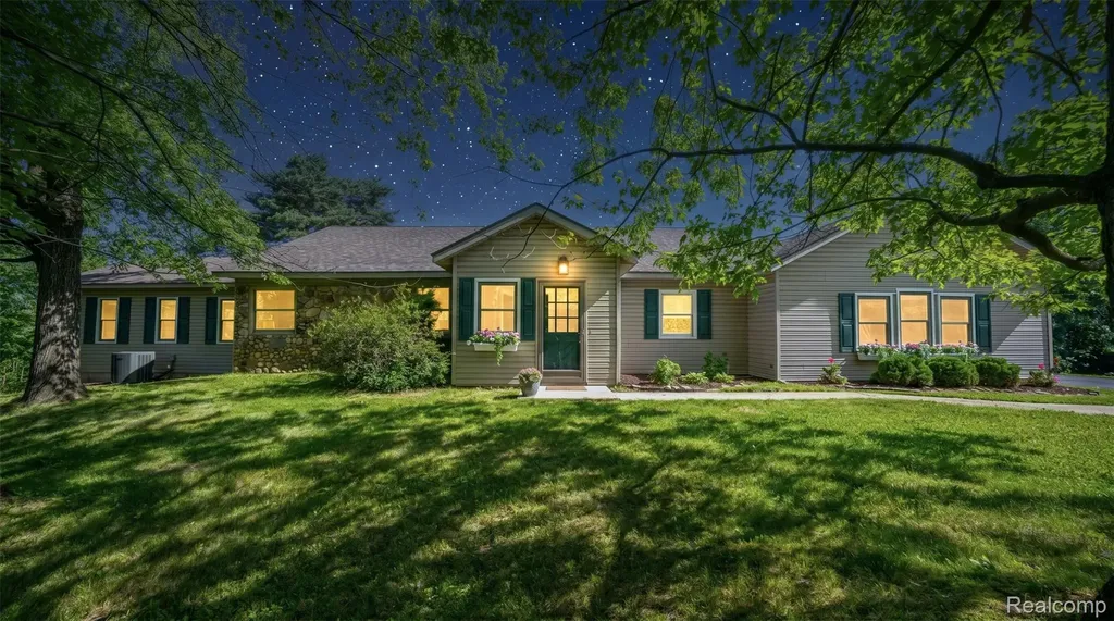 5370 Whipple Lake Road Independence Charter Township MI 48348