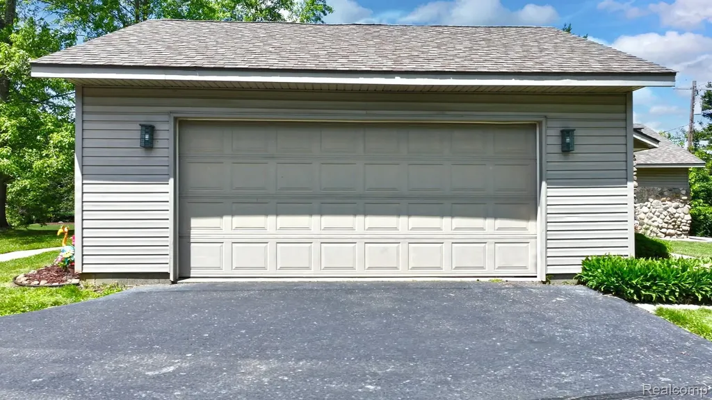 5370 Whipple Lake Road Independence Charter Township MI 48348