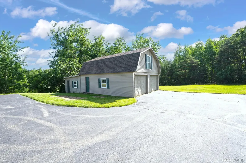 5370 Whipple Lake Road Independence Charter Township MI 48348