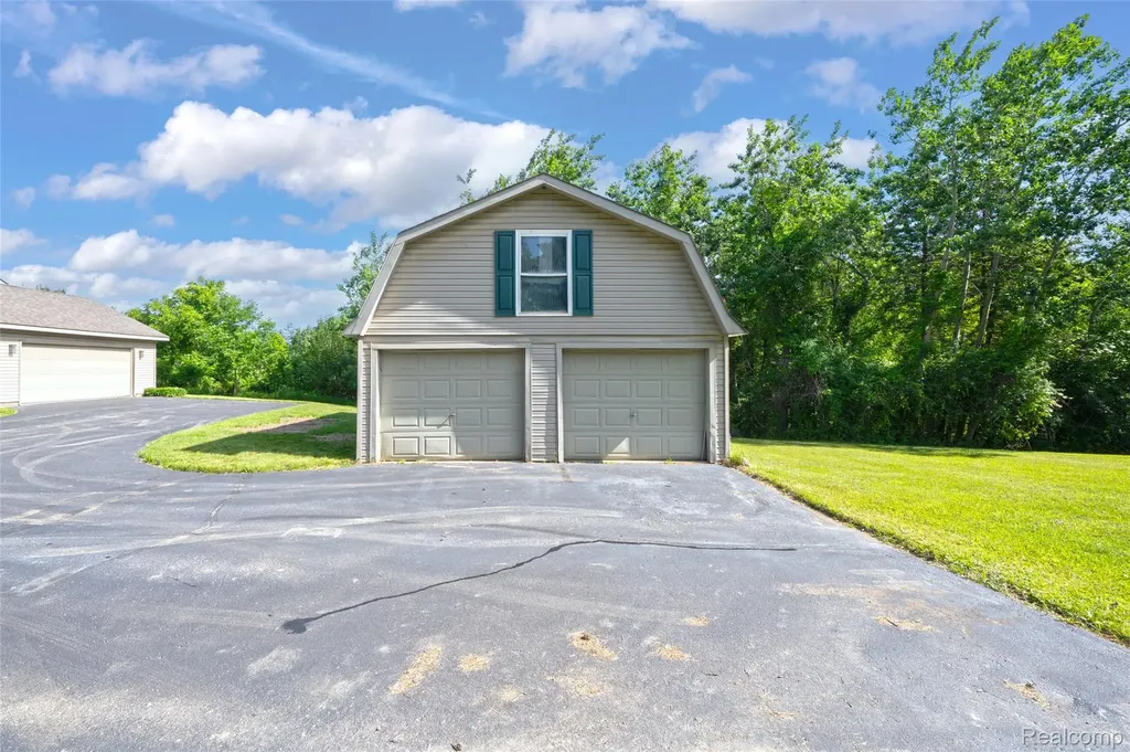 5370 Whipple Lake Road Independence Charter Township MI 48348
