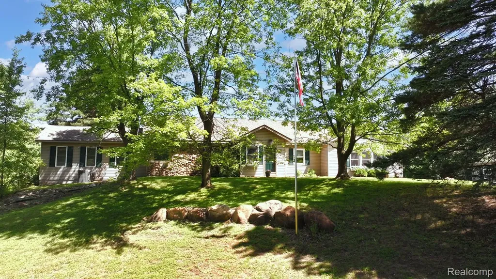 5370 Whipple Lake Road Independence Charter Township MI 48348
