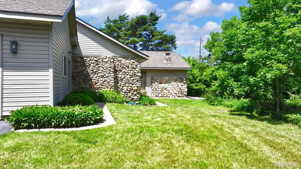 5370 Whipple Lake Road Independence Charter Township MI 48348