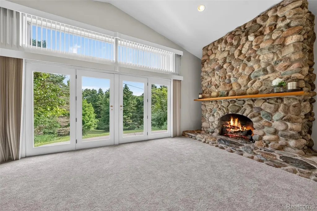 5370 Whipple Lake Road Independence Charter Township MI 48348