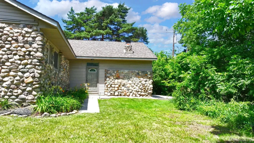 5370 Whipple Lake Road Independence Charter Township MI 48348