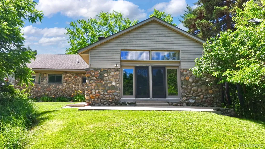 5370 Whipple Lake Road Independence Charter Township MI 48348