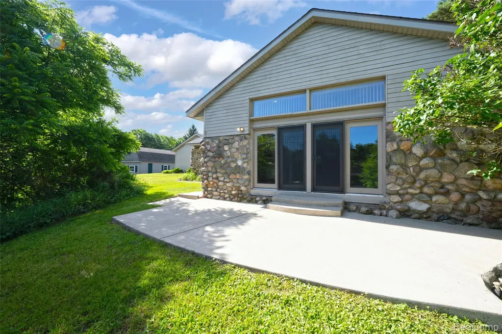 5370 Whipple Lake Road Independence Charter Township MI 48348