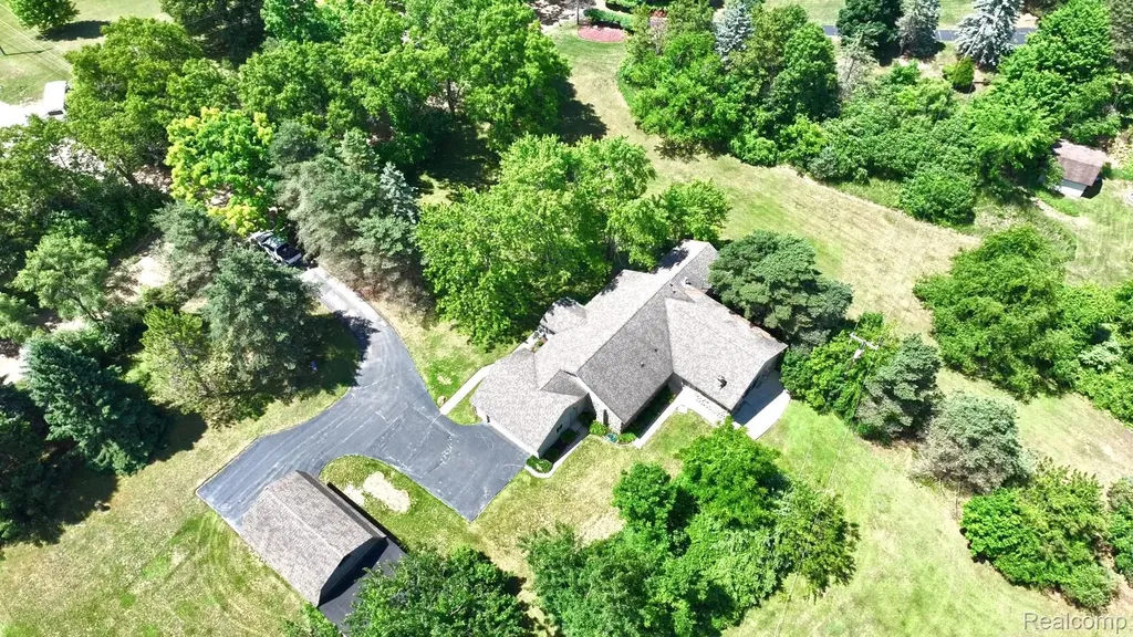 5370 Whipple Lake Road Independence Charter Township MI 48348