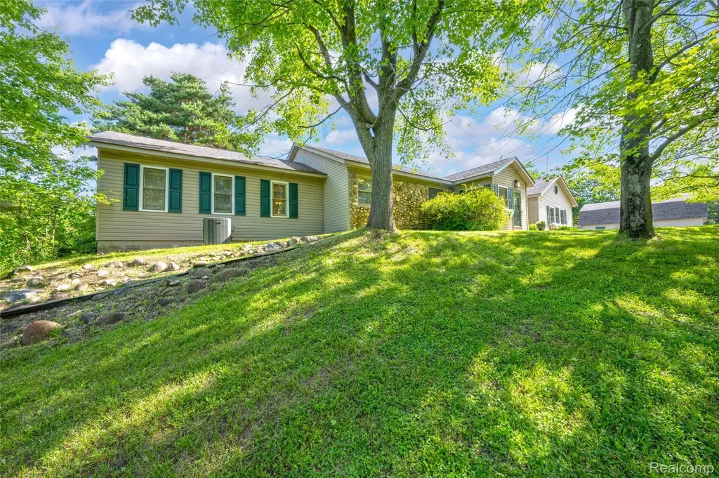5370 Whipple Lake Road Independence Charter Township MI 48348