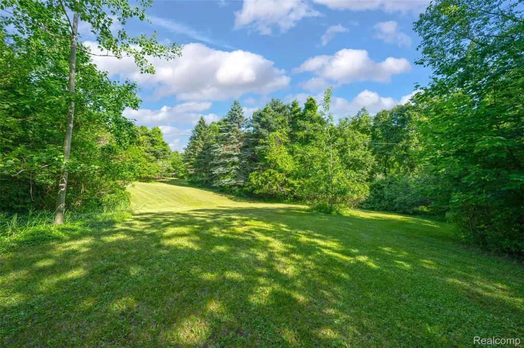 5370 Whipple Lake Road Independence Charter Township MI 48348