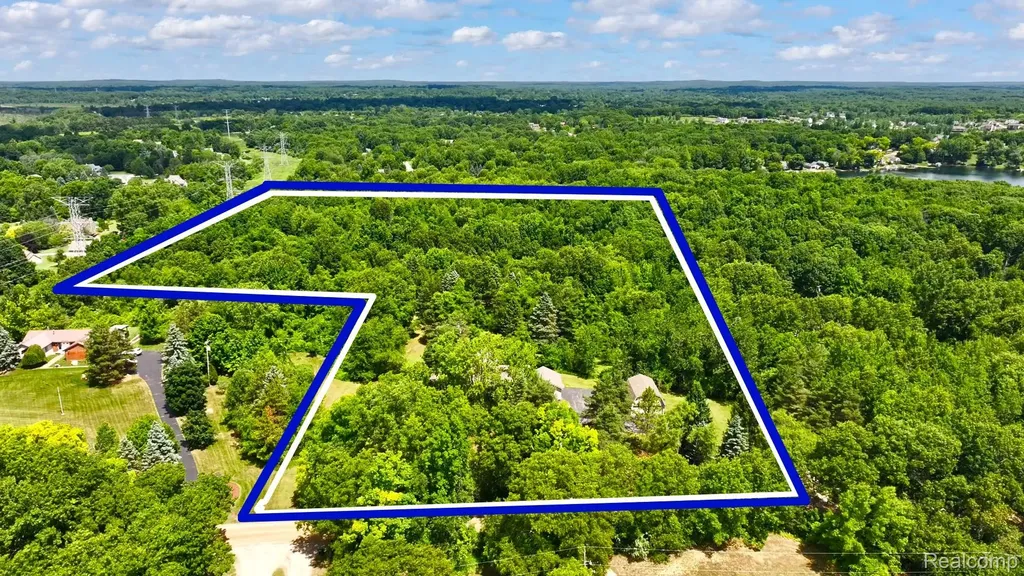 5370 Whipple Lake Road Independence Charter Township MI 48348