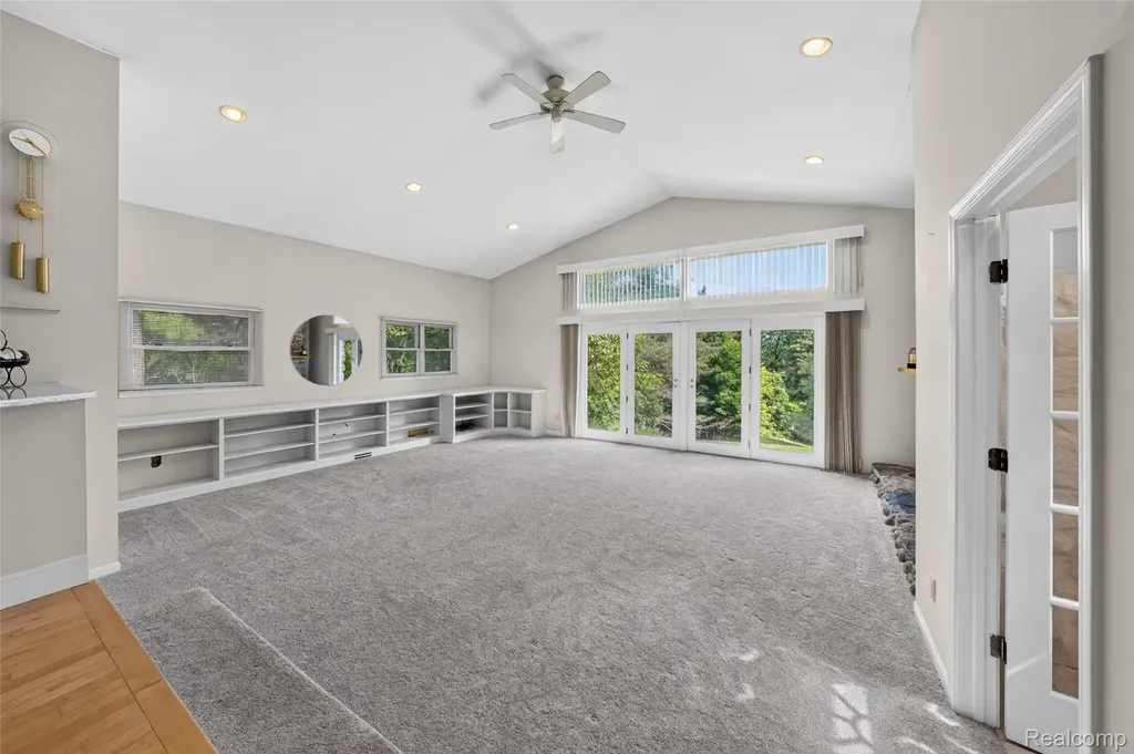 5370 Whipple Lake Road Independence Charter Township MI 48348