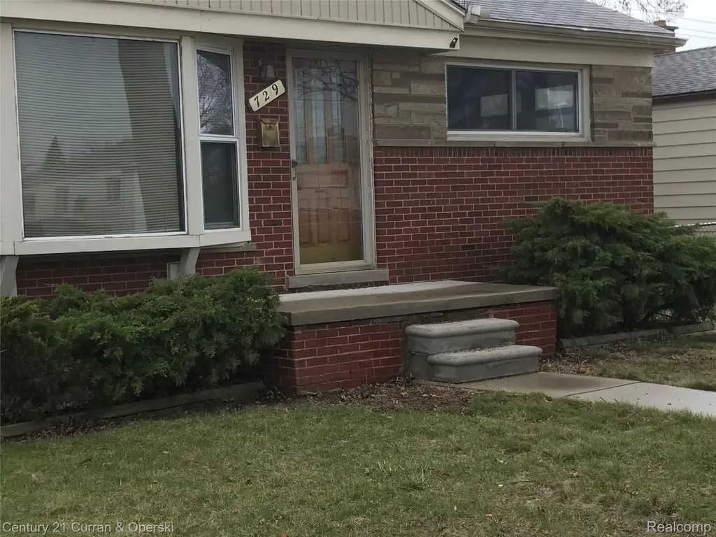 729 Cleophus Parkway Lincoln Park City MI 48146