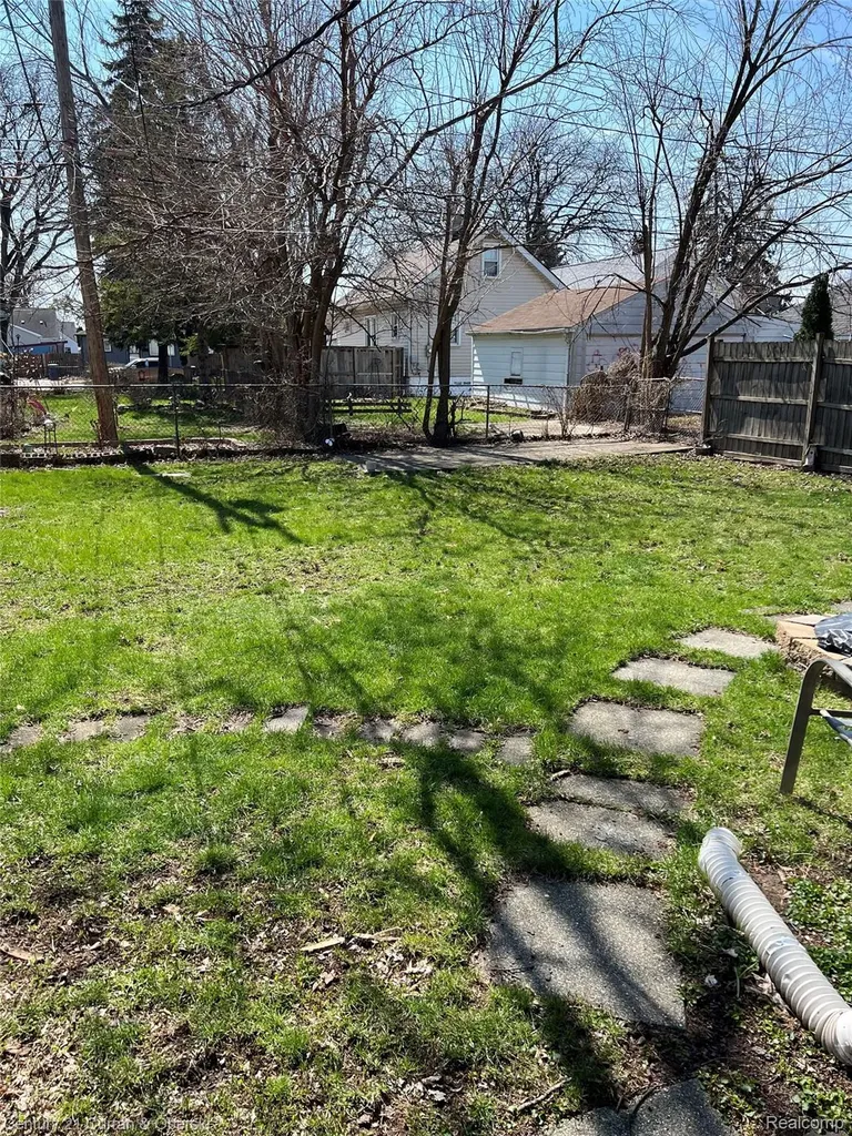 729 Cleophus Parkway Lincoln Park City MI 48146