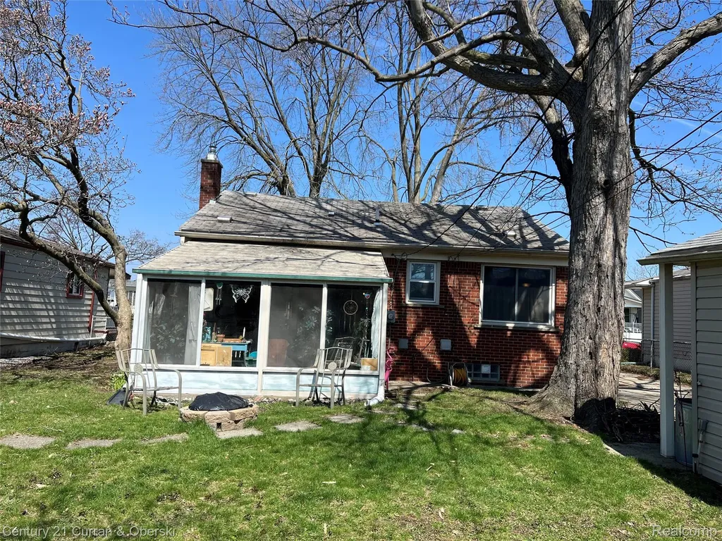729 Cleophus Parkway Lincoln Park City MI 48146