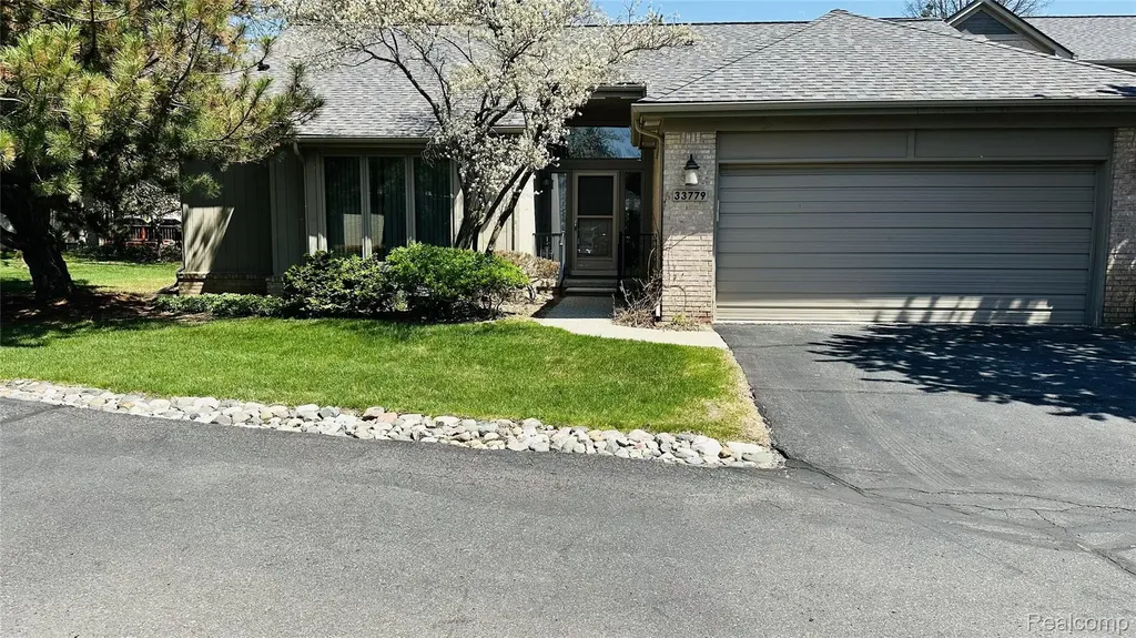 33779 Vista Drive Farmington Hills City MI 48331
