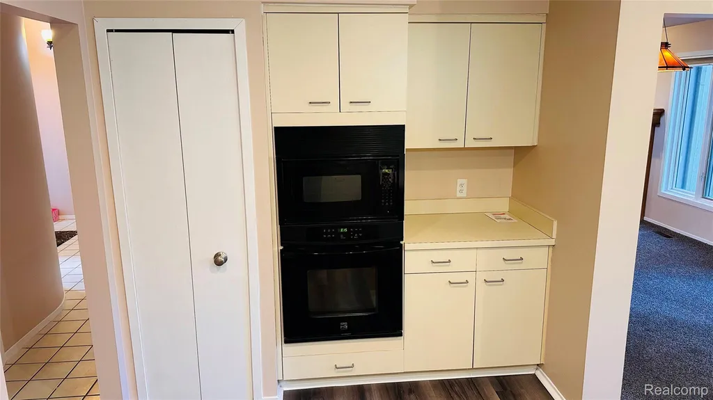 33779 Vista Drive Farmington Hills City MI 48331