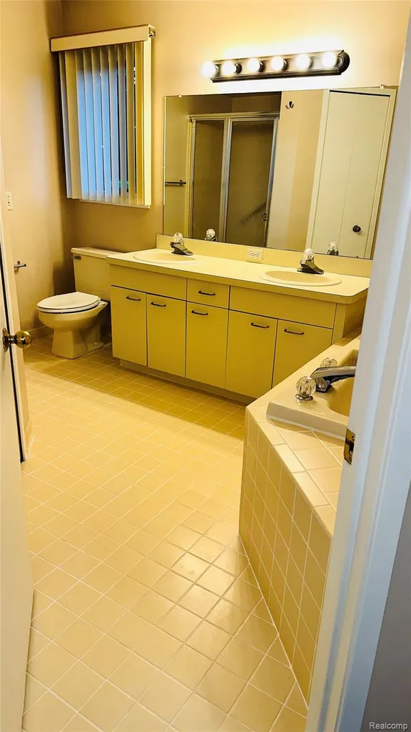 33779 Vista Drive Farmington Hills City MI 48331